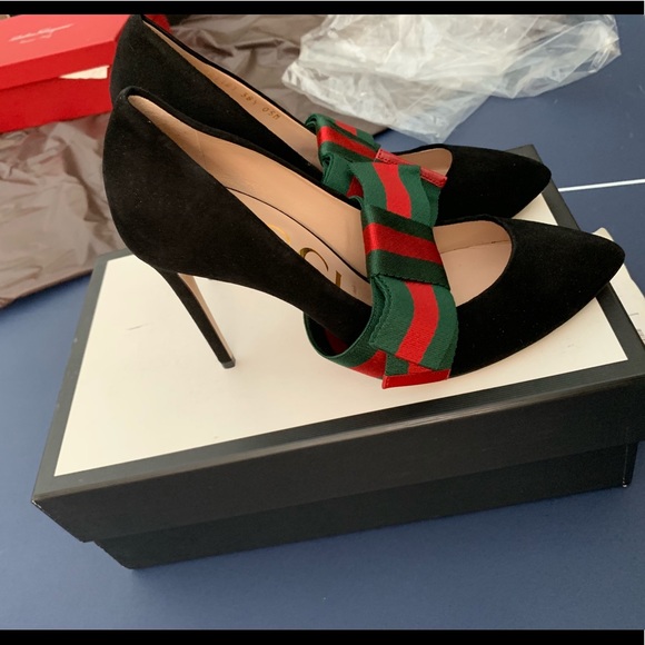 suede pump with removable web bow